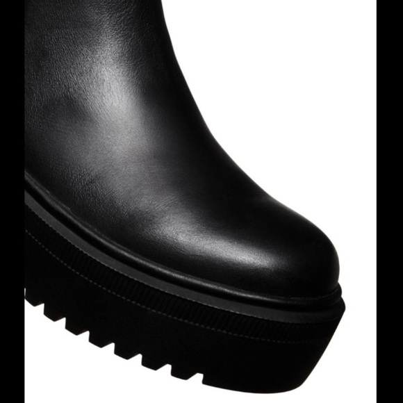 Aqua Loren Black Leather Platform Ankle Boots - Picture 5 of 11